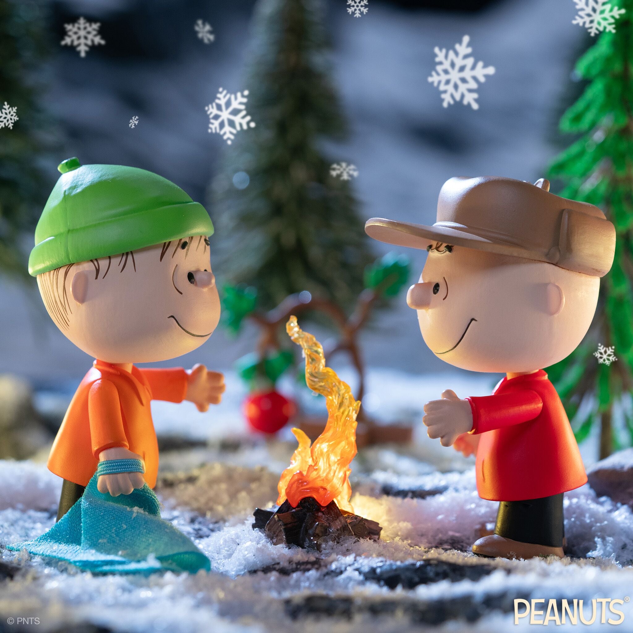 Peanuts ReAction Figures Wave 06 (Holiday Box Set) - Charlie Brown with Sad Christmas Tree and Linus