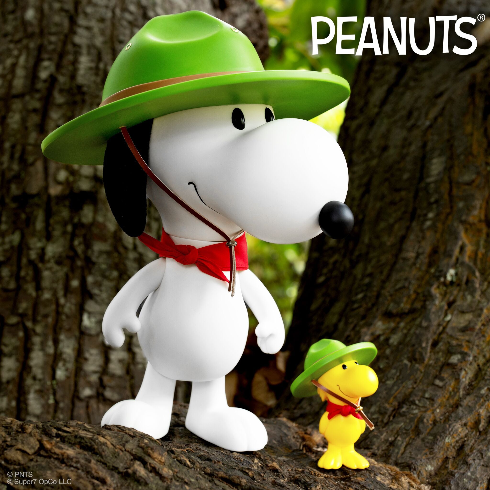 Peanuts SuperSize Vinyl - Beagle Scout Snoopy