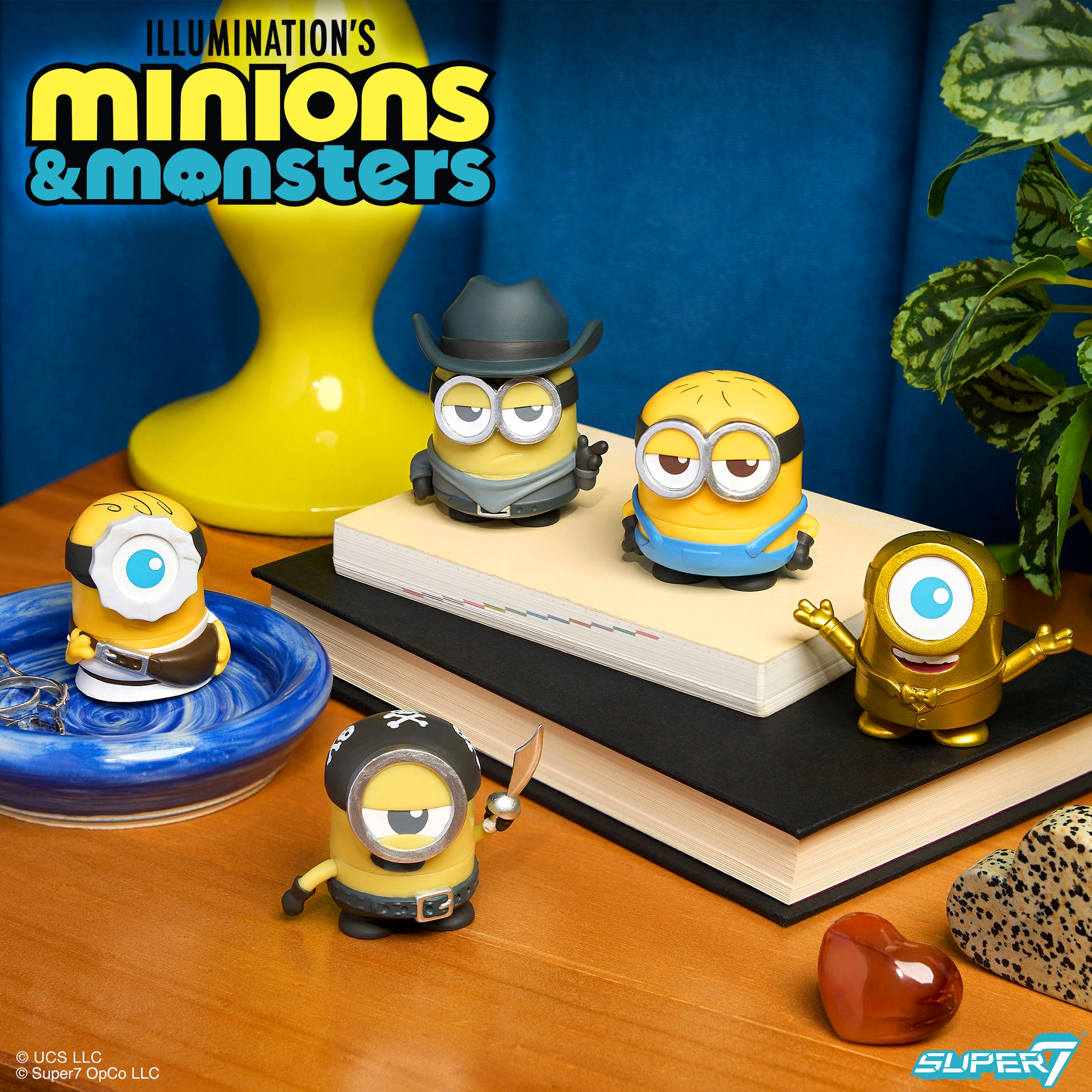 Minions 3 FUN! FUN! MINI Wave 01 Individual Blind Box figures on a wooden table
