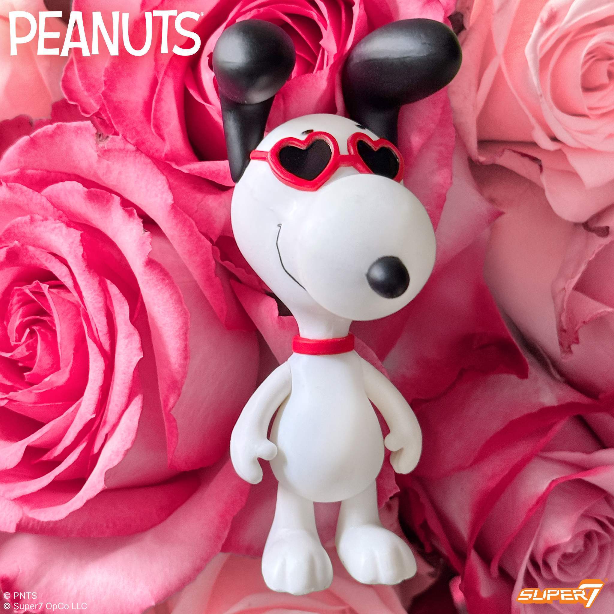 Peanuts ReAction Figures - Snoopy (Heart Eyes)