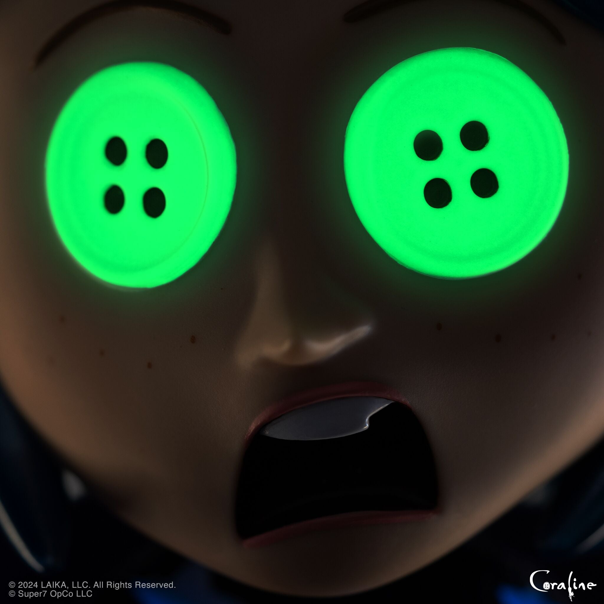 Coraline SuperSize Vinyl - Coraline (Button Eyes)